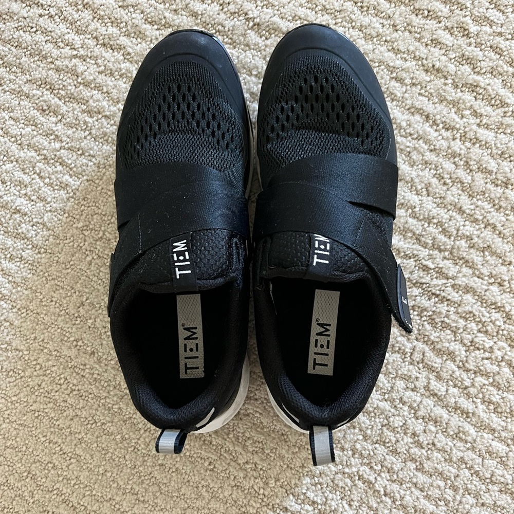 Black tiem spin shoes. Worn once or twice. Size 8